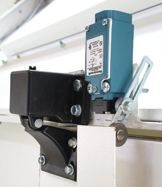 iDeal Side Down Draft Paint Booth PSB-SDD26B-3PH-230V-AK